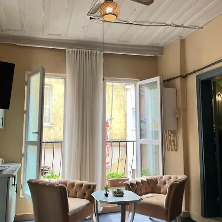 Authentic Flat Close To Istiklal Avenue * اسطنبول
