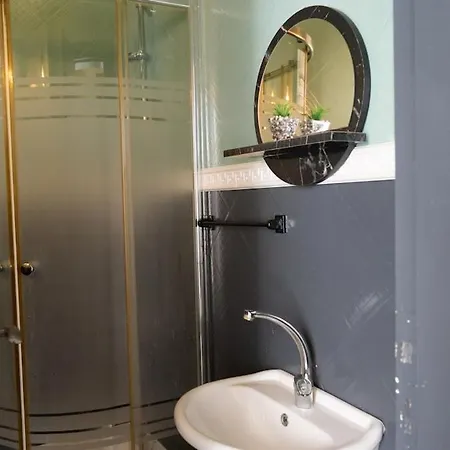 Daire Authentic Flat Close To Istiklal Avenue *